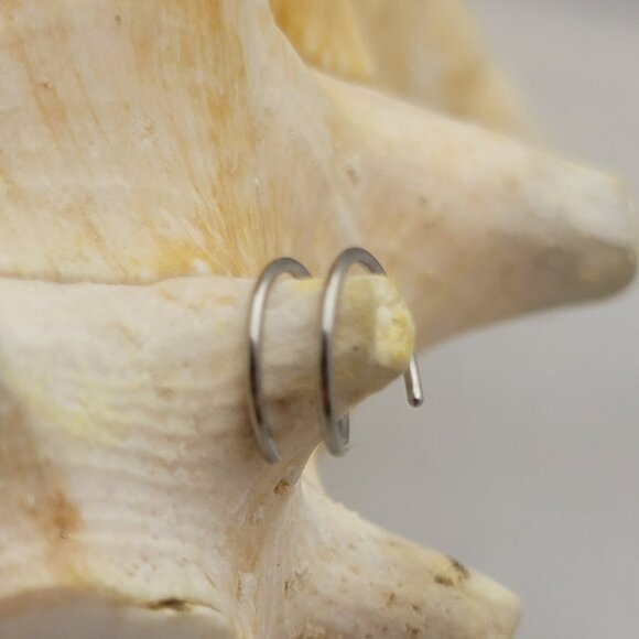 18G Stainless Steel Double Nose Hoop 5/16 8mm diameter - Picture 1 of 3